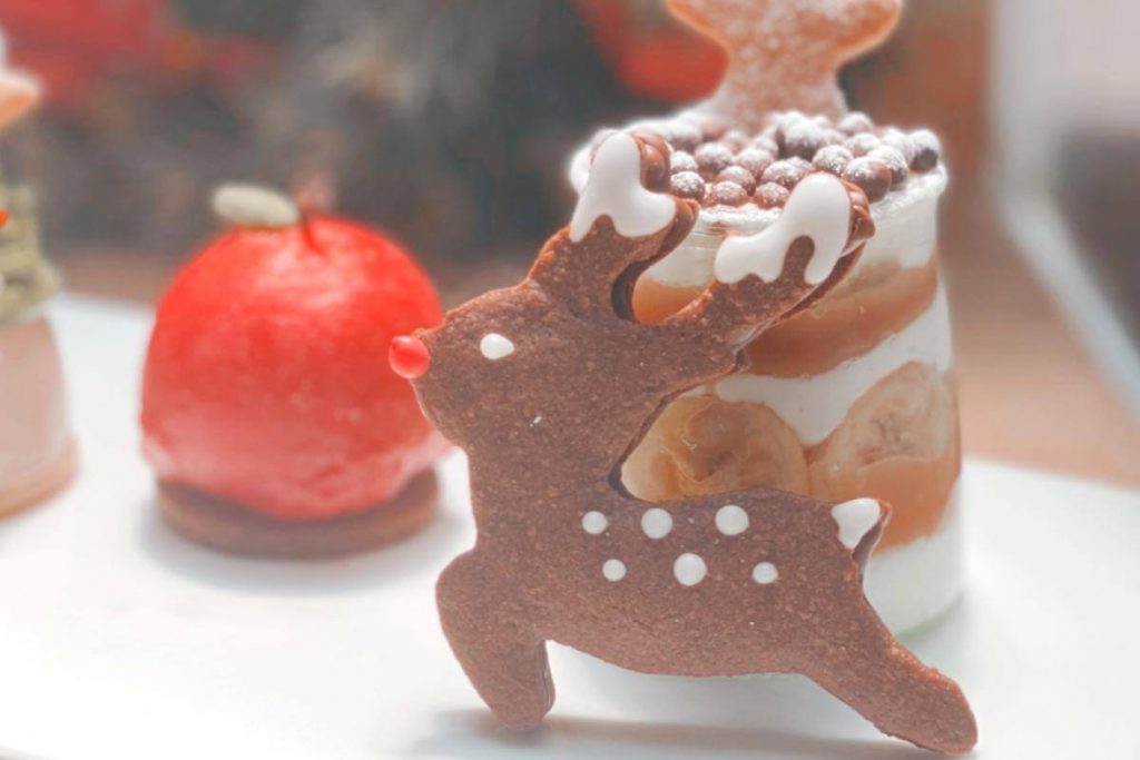KAKIYUKI Whimsical Christmas Dessert Set