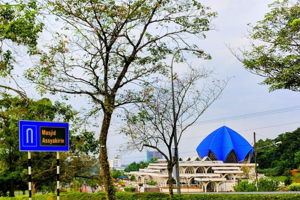 Visit-The-Assyakirin-Mosque-Bintulu